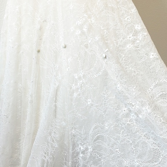 White By Vera Wang Wedding Dress Style VW351044 Size 2 - Picture 13 of 16